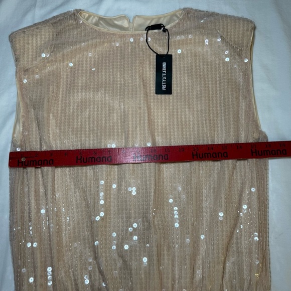 NWT Pretty Little Thing Nude Sequin Shoulder pads Sleeveless Bodycon Dress Sz 8 - Picture 6 of 13